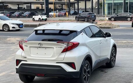 Toyota C-HR I рестайлинг, 2020 год, 2 050 000 рублей, 12 фотография