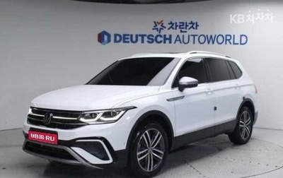 Volkswagen Tiguan II, 2022 год, 2 400 000 рублей, 1 фотография