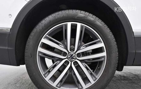 Volkswagen Tiguan II, 2022 год, 2 400 000 рублей, 8 фотография