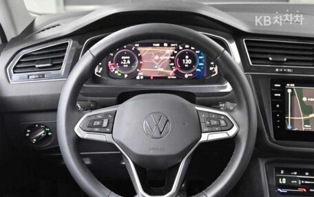 Volkswagen Tiguan II, 2022 год, 2 400 000 рублей, 10 фотография