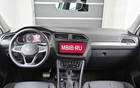 Volkswagen Tiguan II, 2022 год, 2 400 000 рублей, 5 фотография
