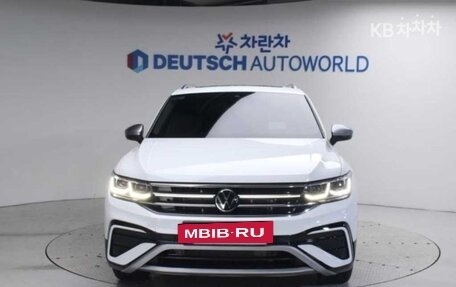 Volkswagen Tiguan II, 2022 год, 2 400 000 рублей, 4 фотография
