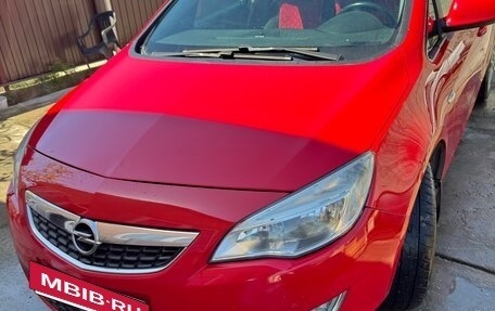 Opel Astra J, 2011 год, 890 000 рублей, 2 фотография