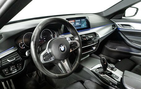 BMW 5 серия, 2018 год, 2 949 700 рублей, 11 фотография