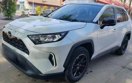 Toyota RAV4, 2022 год, 1 930 000 рублей, 1 фотография