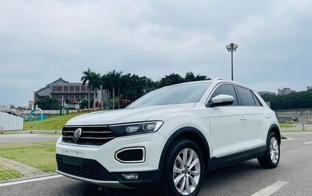 Volkswagen T-Roc I, 2022 год, 1 430 000 рублей, 2 фотография