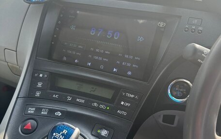 Toyota Prius, 2010 год, 900 000 рублей, 5 фотография