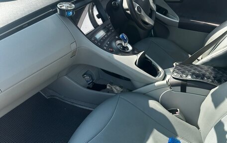 Toyota Prius, 2010 год, 900 000 рублей, 8 фотография