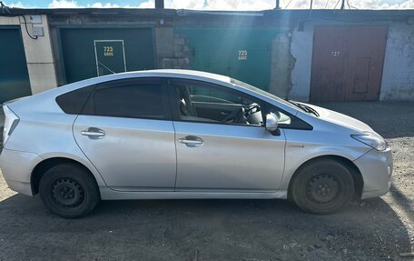 Toyota Prius, 2010 год, 900 000 рублей, 3 фотография