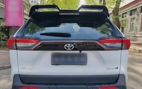 Toyota RAV4, 2022 год, 1 930 000 рублей, 5 фотография