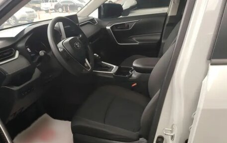 Toyota RAV4, 2022 год, 1 930 000 рублей, 10 фотография