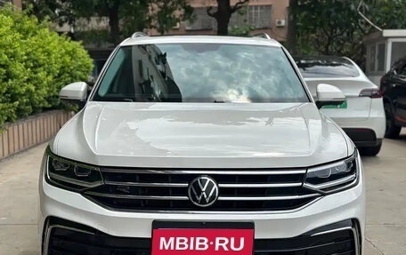 Volkswagen Tiguan II, 2021 год, 1 650 596 рублей, 2 фотография