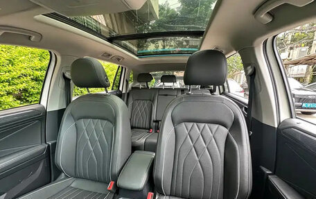 Volkswagen Tiguan II, 2021 год, 1 650 596 рублей, 13 фотография