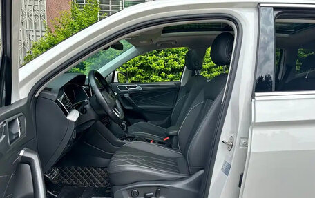 Volkswagen Tiguan II, 2021 год, 1 650 596 рублей, 10 фотография