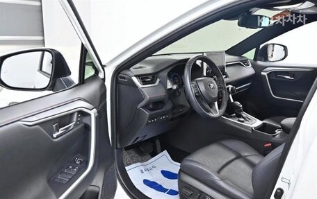 Toyota RAV4, 2022 год, 2 390 000 рублей, 14 фотография