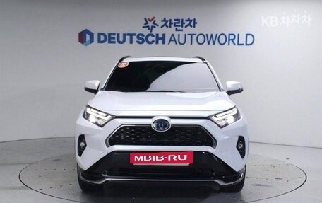Toyota RAV4, 2022 год, 2 390 000 рублей, 2 фотография