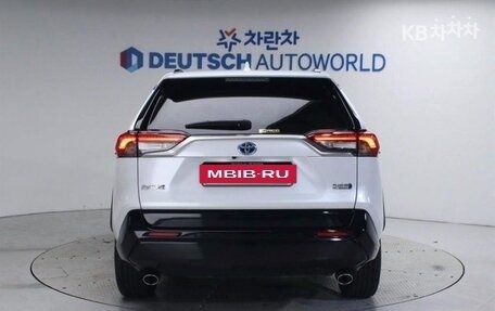 Toyota RAV4, 2022 год, 2 390 000 рублей, 3 фотография