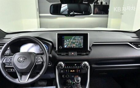 Toyota RAV4, 2022 год, 2 390 000 рублей, 17 фотография