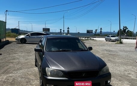 Lexus IS II рестайлинг 2, 2002 год, 1 000 000 рублей, 2 фотография
