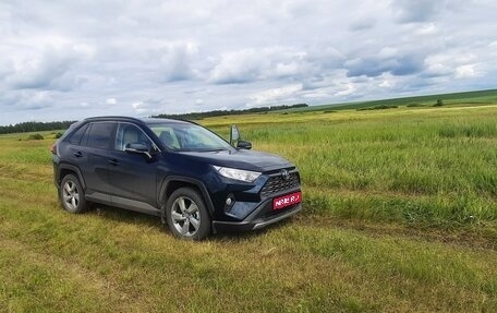 Toyota RAV4, 2019 год, 3 375 000 рублей, 1 фотография