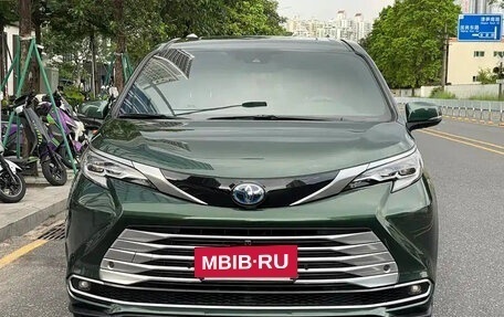 Toyota Sienna, 2021 год, 3 774 333 рублей, 2 фотография