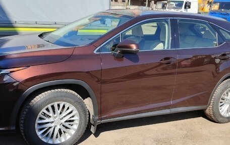 Lexus RX IV рестайлинг, 2017 год, 5 500 000 рублей, 4 фотография
