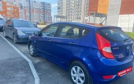 Hyundai Solaris II рестайлинг, 2013 год, 900 000 рублей, 2 фотография