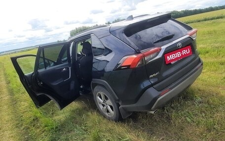 Toyota RAV4, 2019 год, 3 375 000 рублей, 2 фотография