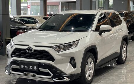 Toyota RAV4, 2022 год, 1 830 000 рублей, 1 фотография