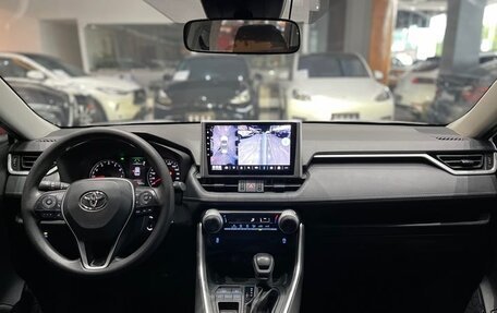 Toyota RAV4, 2022 год, 1 830 000 рублей, 9 фотография
