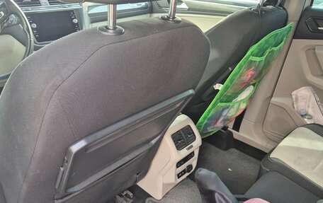 Volkswagen Tiguan II, 2017 год, 2 500 000 рублей, 9 фотография