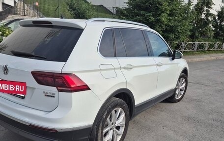 Volkswagen Tiguan II, 2017 год, 2 500 000 рублей, 3 фотография
