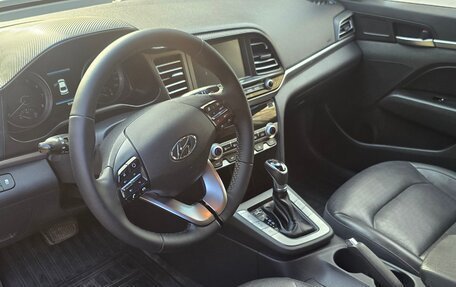 Hyundai Elantra VI рестайлинг, 2019 год, 1 800 000 рублей, 10 фотография