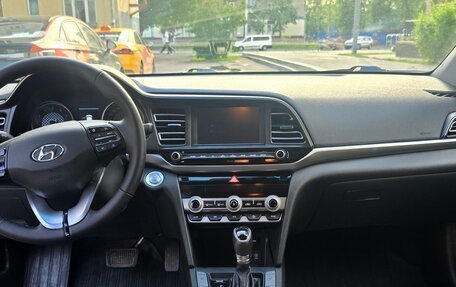 Hyundai Elantra VI рестайлинг, 2019 год, 1 800 000 рублей, 12 фотография