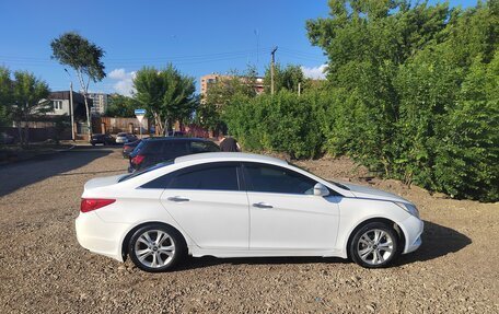 Hyundai Sonata VI, 2011 год, 800 000 рублей, 4 фотография