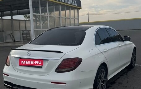Mercedes-Benz E-Класс, 2018 год, 3 150 000 рублей, 4 фотография