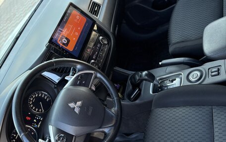 Mitsubishi Outlander III рестайлинг 3, 2013 год, 1 220 000 рублей, 10 фотография