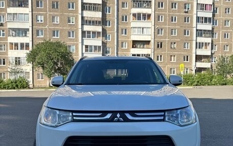 Mitsubishi Outlander III рестайлинг 3, 2013 год, 1 220 000 рублей, 2 фотография