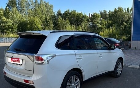 Mitsubishi Outlander III рестайлинг 3, 2013 год, 1 220 000 рублей, 4 фотография