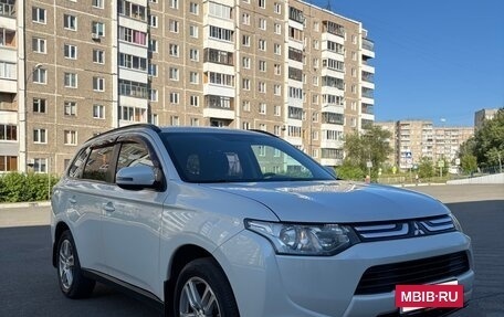 Mitsubishi Outlander III рестайлинг 3, 2013 год, 1 220 000 рублей, 3 фотография