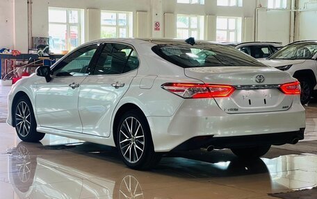 Toyota Camry, 2021 год, 3 180 000 рублей, 2 фотография