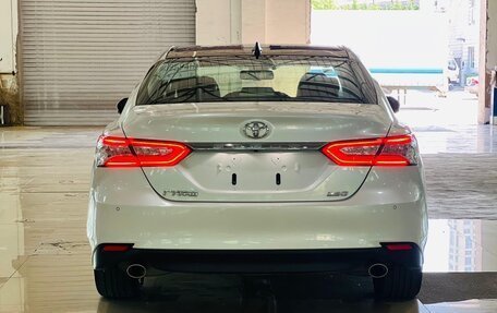 Toyota Camry, 2021 год, 3 180 000 рублей, 9 фотография