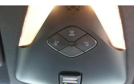 Toyota C-HR I рестайлинг, 2022 год, 2 000 888 рублей, 14 фотография