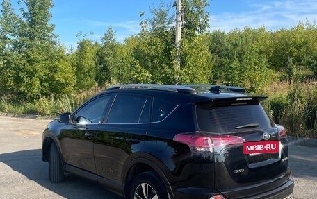 Toyota RAV4, 2017 год, 2 200 000 рублей, 4 фотография