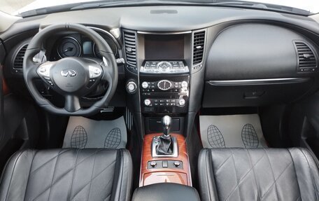 Infiniti QX70, 2016 год, 2 280 000 рублей, 10 фотография