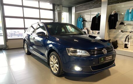 Volkswagen Jetta VI, 2011 год, 915 000 рублей, 2 фотография