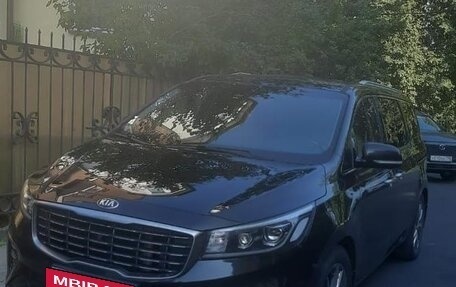 KIA Carnival III, 2018 год, 2 950 000 рублей, 3 фотография