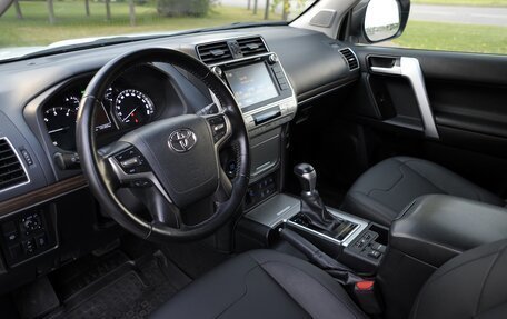 Toyota Land Cruiser Prado 150 рестайлинг 2, 2019 год, 4 750 000 рублей, 10 фотография