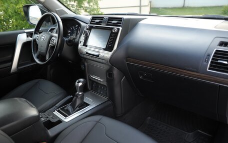 Toyota Land Cruiser Prado 150 рестайлинг 2, 2019 год, 4 750 000 рублей, 14 фотография