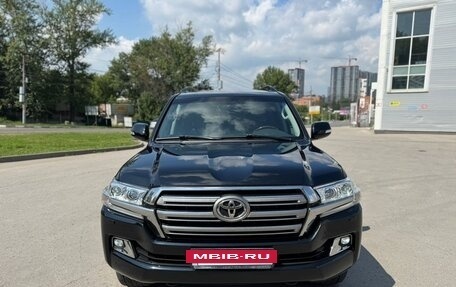 Toyota Land Cruiser 200, 2017 год, 6 450 000 рублей, 3 фотография